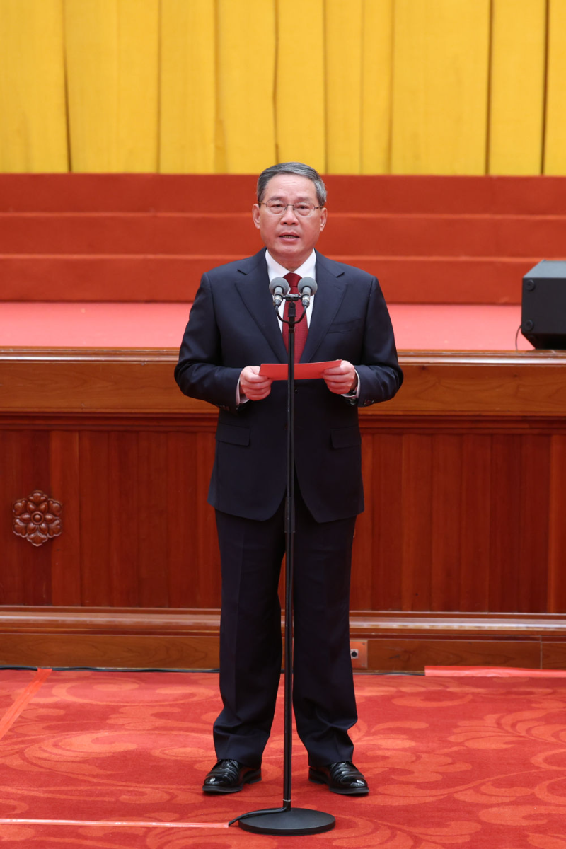 2月8日，中共中央、国务院在北京人民大会堂举行2024年春节团拜会。国务院总理李强主持团拜会。新华社记者 鞠鹏 摄