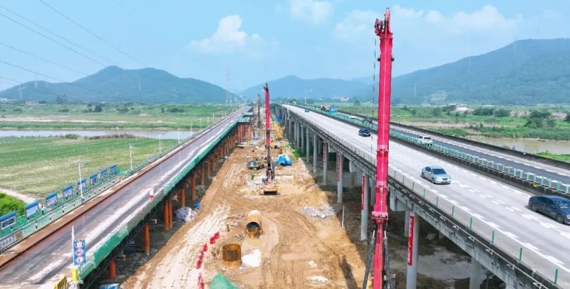 新兴江特大桥建设现场。刘伟文 摄
